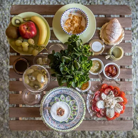 Oda ve Kahvaltı Your In *